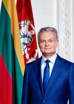 Prezidentui siūloma iš J. Ohmano atimti Lietuvos pilietybę už trispalvės išniekinimą