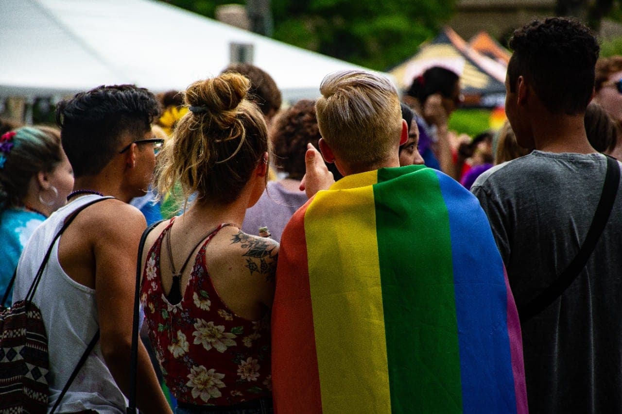 LGBTQ+ bendruomenė suteiktą pirmenybę eilėse įvertino kaip įžeidimą