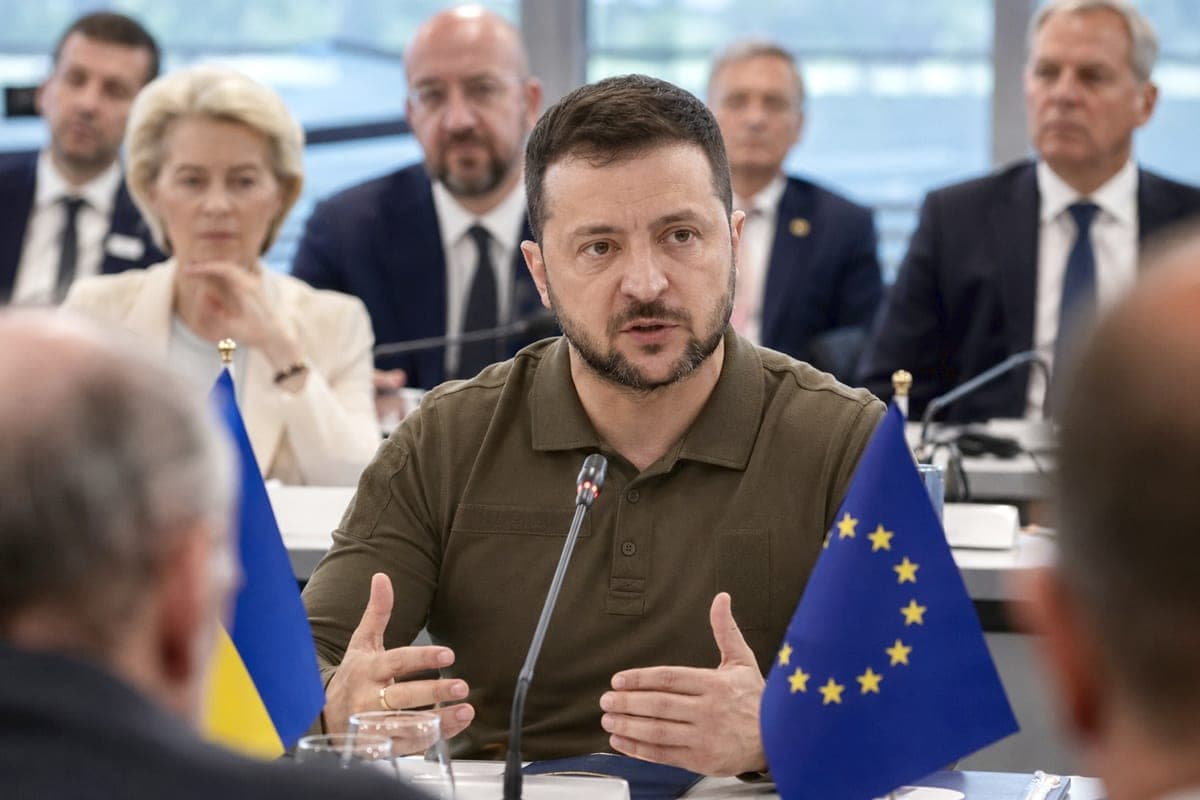 Ukraina spaudžia Briuselį: V. Zelenskis prašo greito kelio į ES, bet durys vertis neskuba