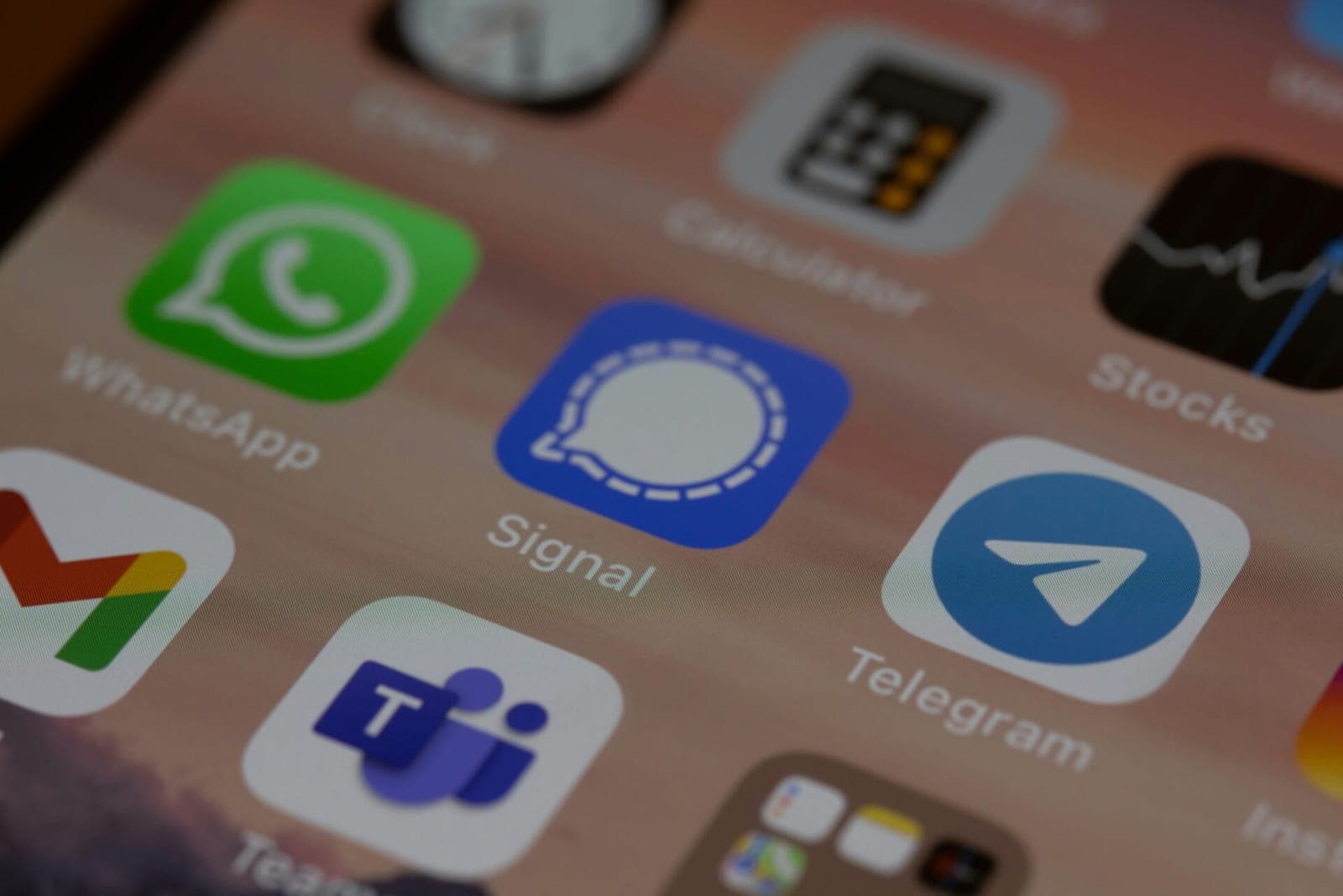 Telegram, Signal, WeChat ir MAX: kodėl valstybės kuria savas susirašinėjimo programėles?