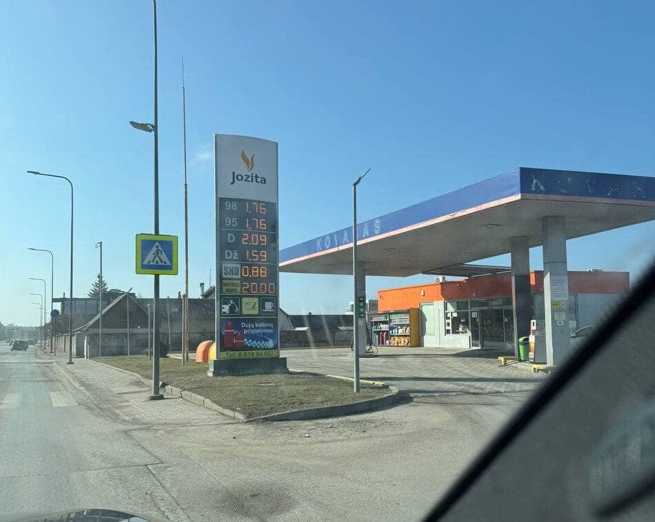 Degalams brangstant – kartojamas siūlymas mažinti greitį: taupymas ar laisvės ribojimas?