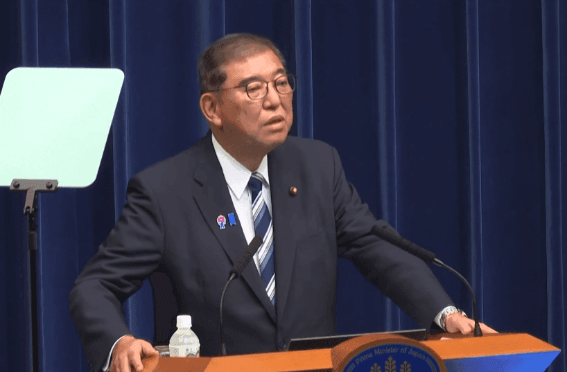Po pralaimėjimo parlamento rinkimuose liepą, Japonijos premjeras atsistatydina