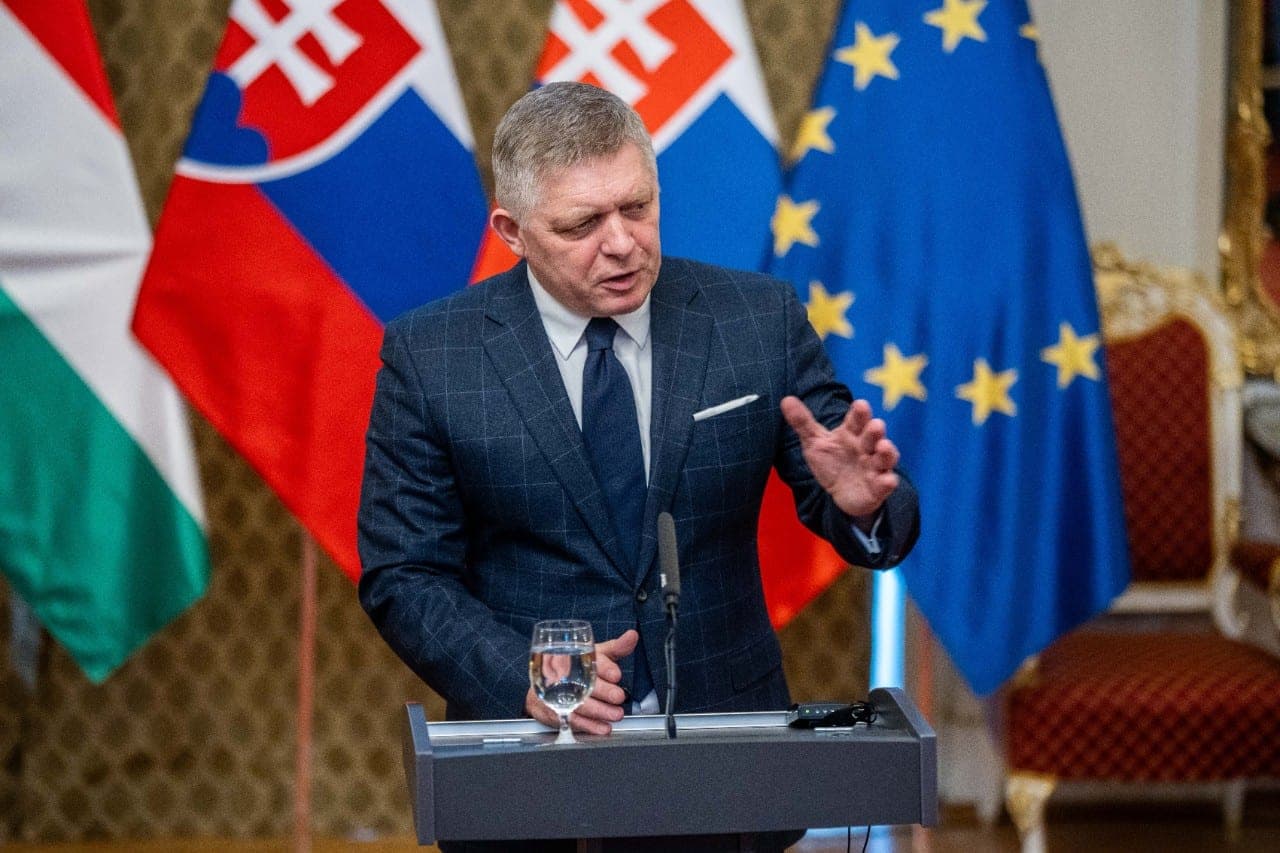 Slovakijoje tęsiantis protestams R. Fico praranda parlamentinę daugumą