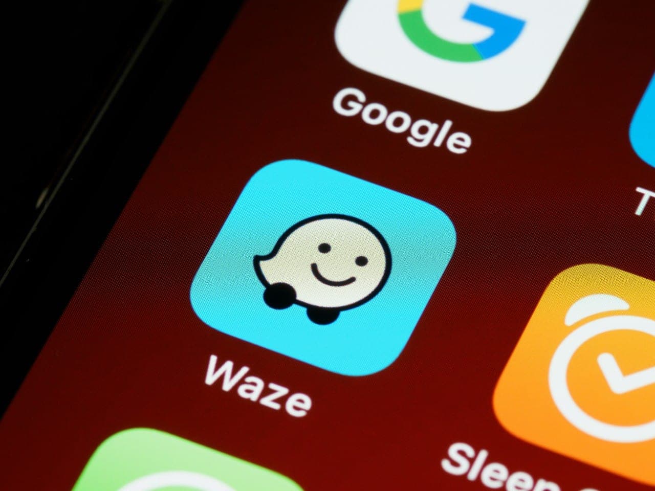 Vairuotojai piktinasi – „Waze“ neberodo policijos įspėjimų