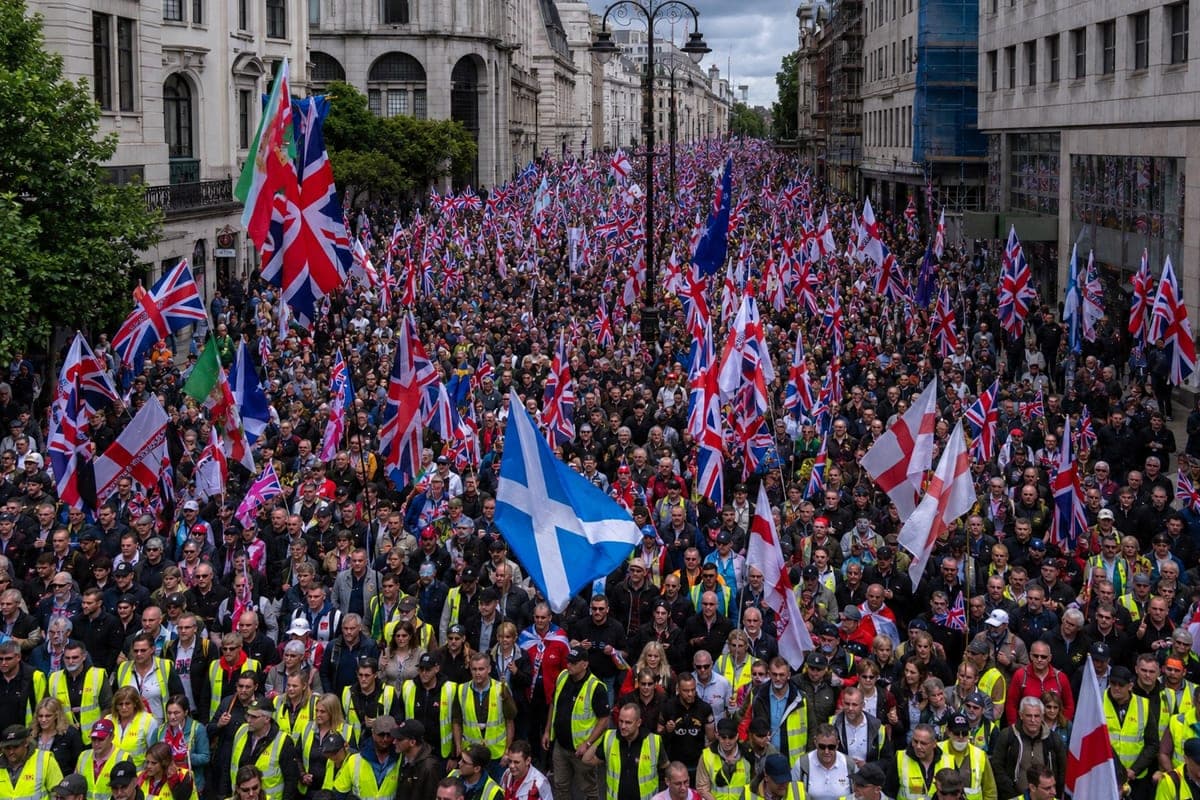 Tradicines vertybes prisiminė ir britai, Londono gatvėse tukstantinė eisena