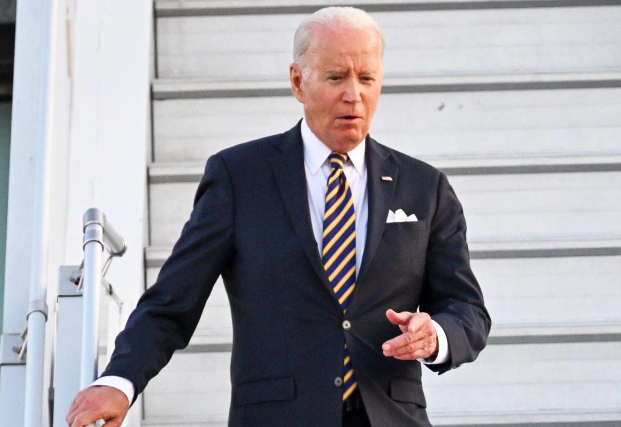 J. Bidenui gresia apkalta dėl jo ryšių su užsienio kompanijomis