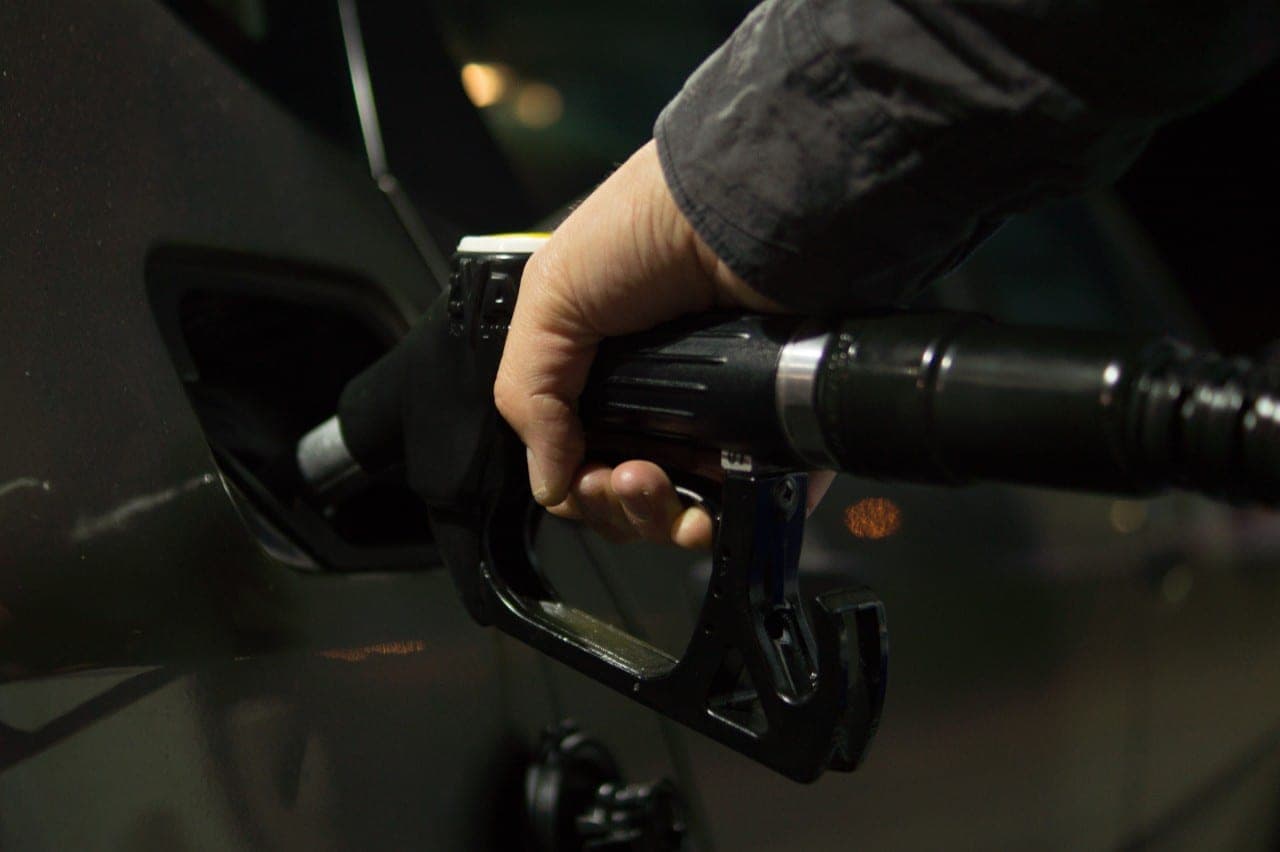 Blokuoja sprendimą nuo 2035 metų uždrausti dyzeliu ir dujomis varomus automobilius