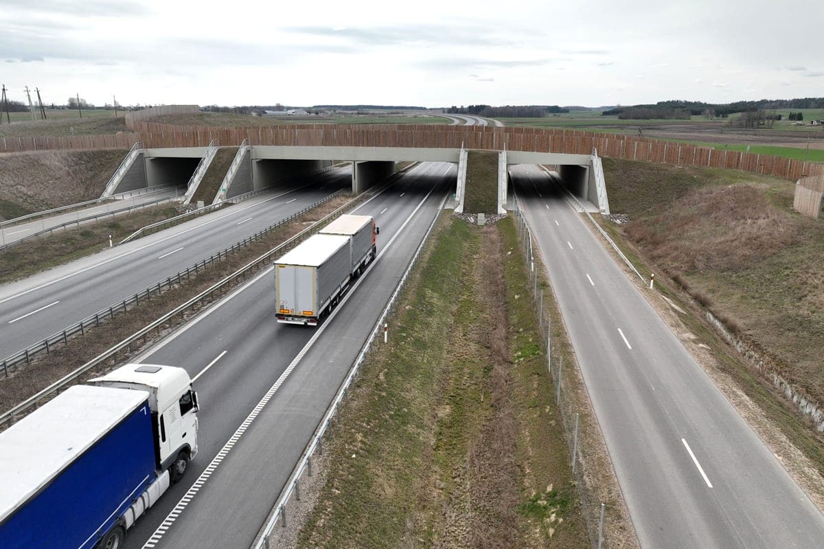 Nuo liepos 1-osios Lietuvoje nebeliks metinių vinječių: vairuotojai ruošiasi „Via Toll“ sistemai