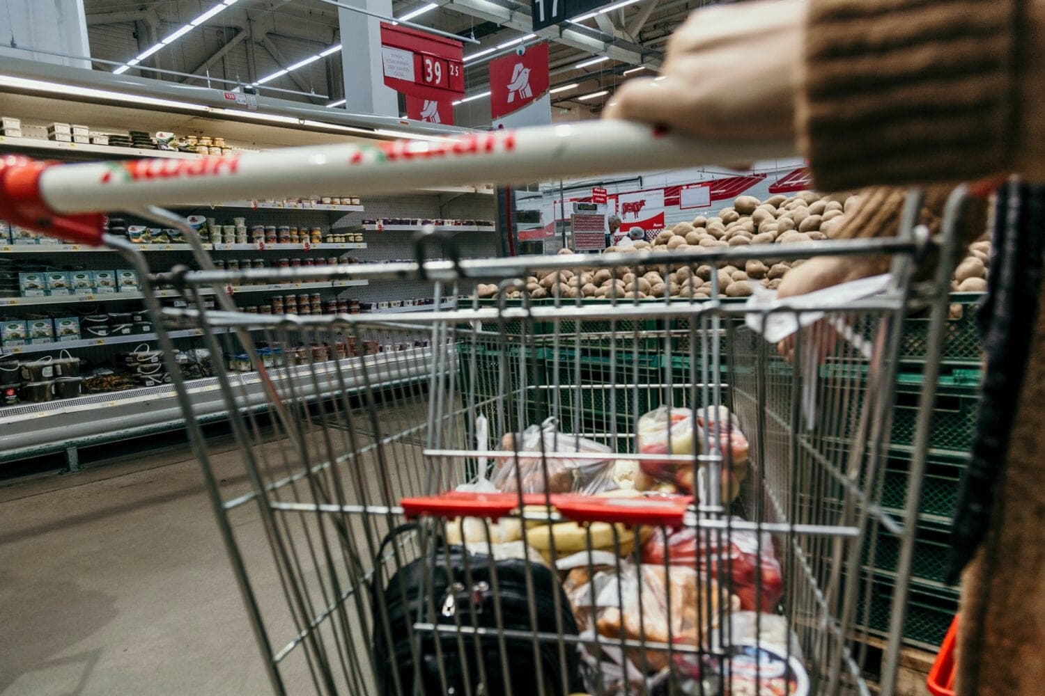 Jūsų darbo vieta saugi: dirbtinis intelektas pabandė valdyti fizinę parduotuvę ir rezultatai buvo labai prasti