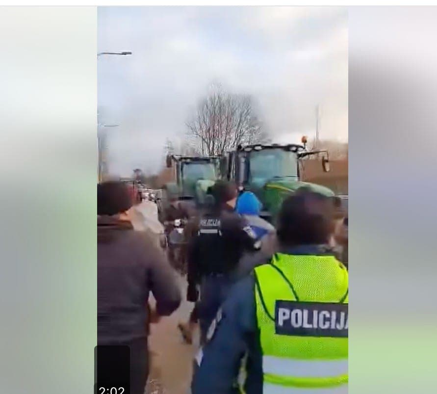 Šilutėje policininkai vaiko ūkininkų protestus