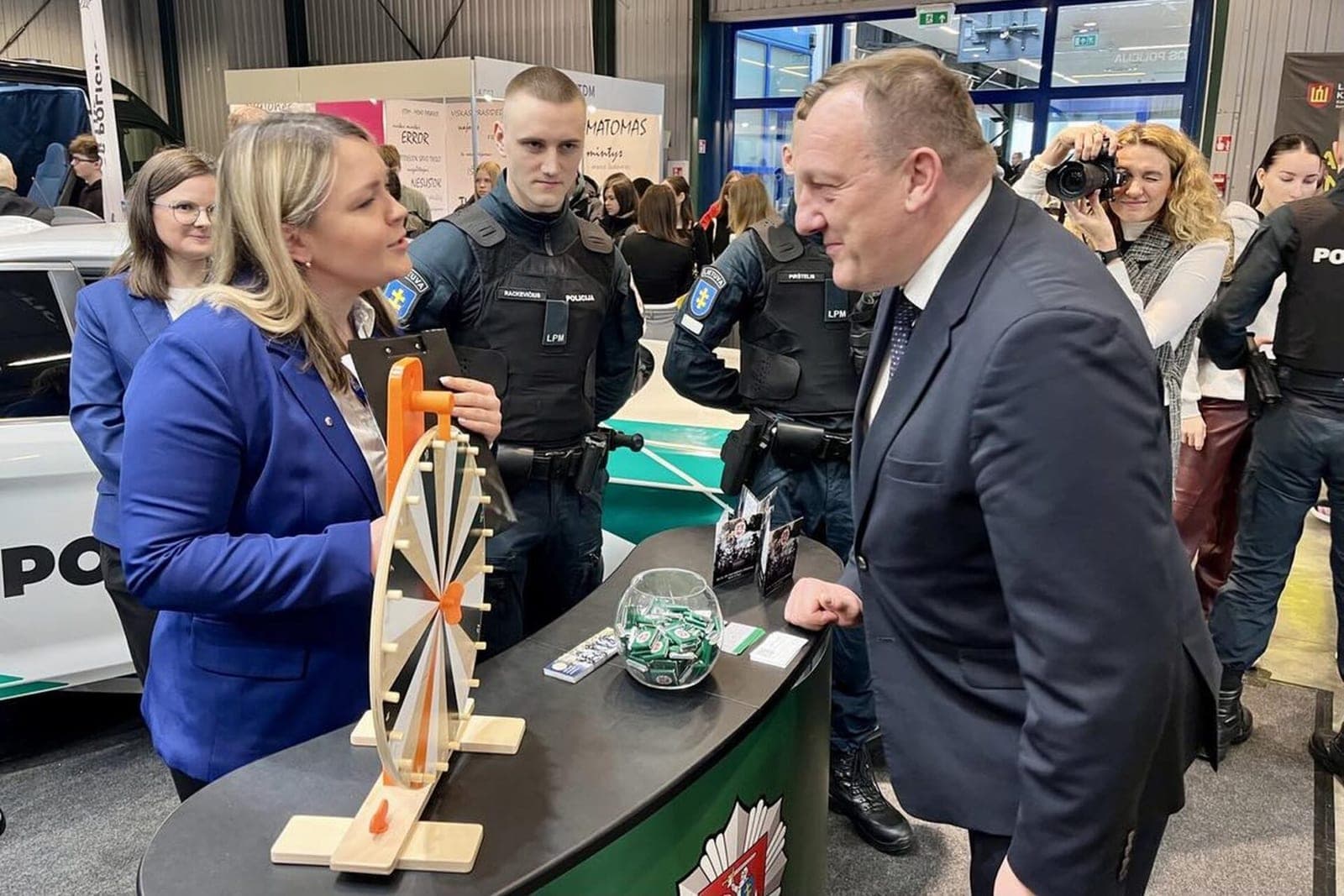 Vidaus reikalų ministras ragina jaunimą rinktis pareigūno profesiją