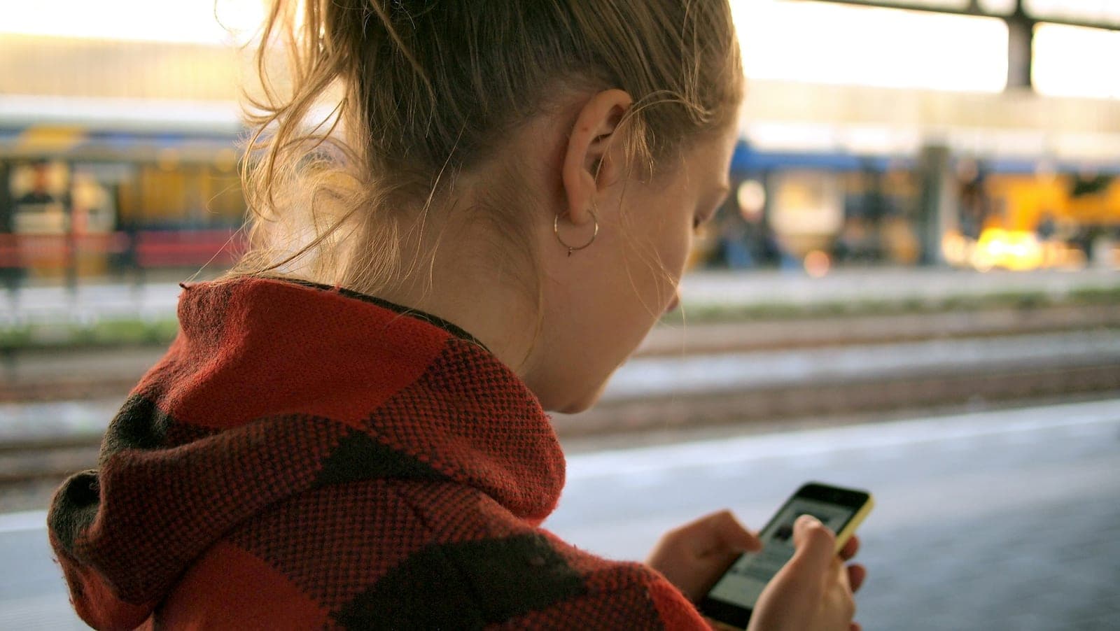 Seksualinis šantažas – nauja grėsmė vaikams internete: ką turi žinoti visi tėvai?