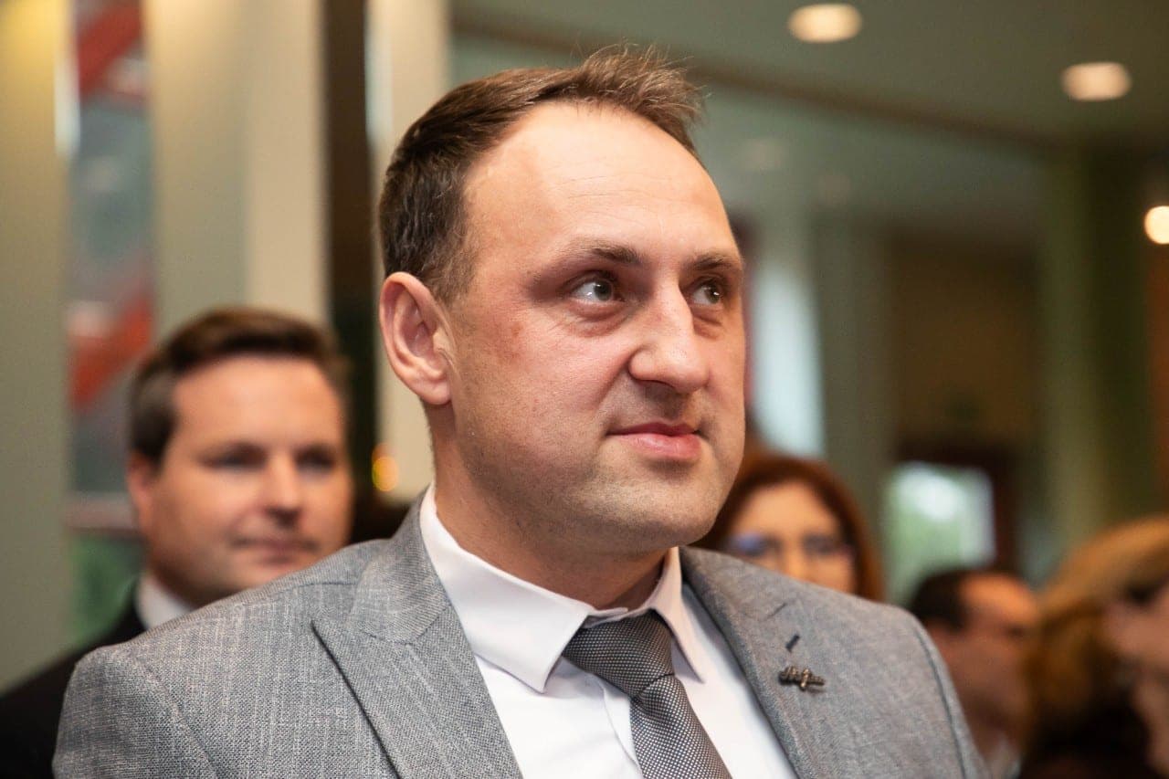 Užsakydamas straipsnį apie savo šeimą N. Cesiulis pasinaudojo tarnybine padėtimi