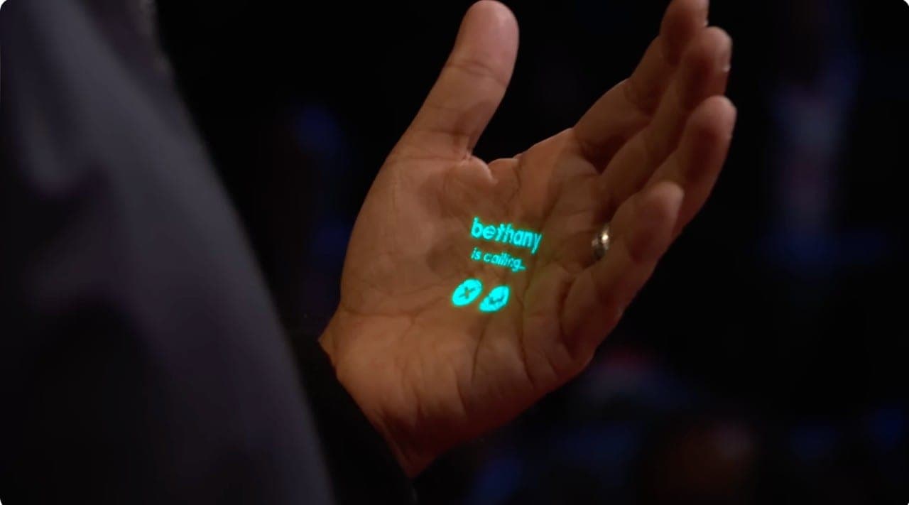 „AI Pin“ – „OpenAI“ pagrindu veikianti, laukiamiausia 2023 m. naujovė keliauja į parduotuves