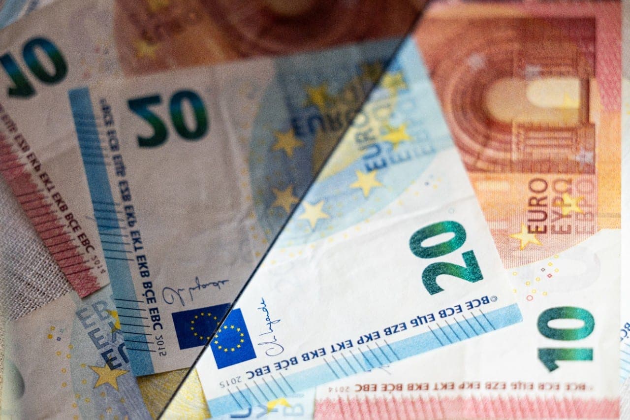 Nuo šių metų bankai leidžia nemokamai išsigryninti daugiau pinigų