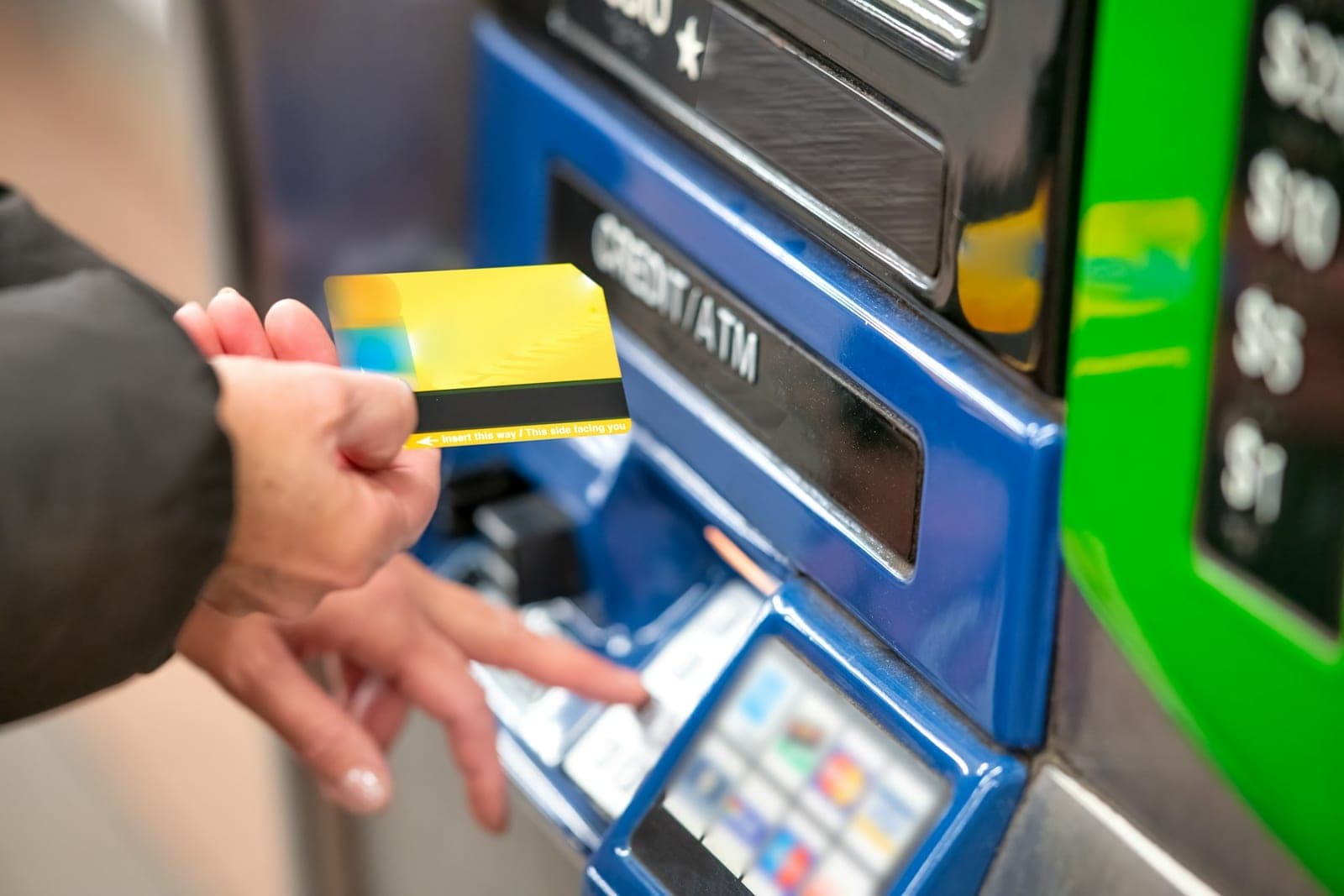 Vengrijos vyriausybė nusprendė – kiekvienoje gyvenvietėje turi būti įrengtas bent vienas bankomatas