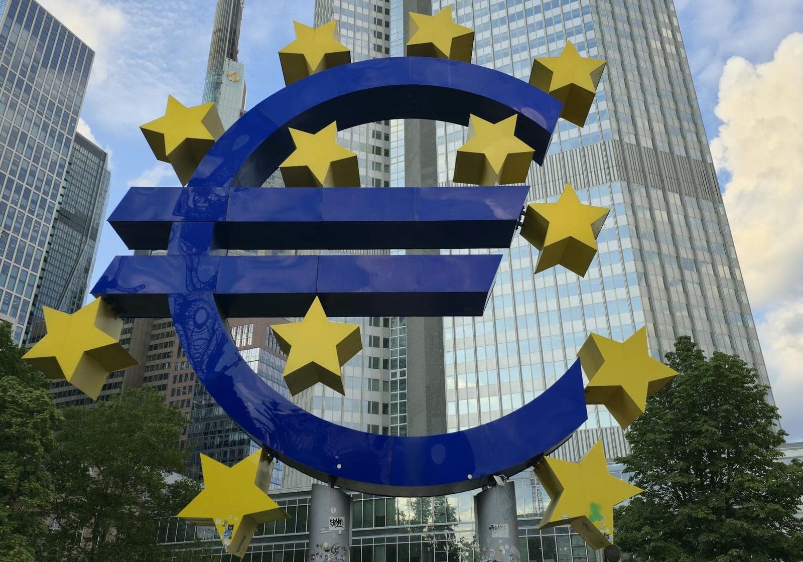 Euro zonos atsigavimas: paslaugų sektorius tempia ekonomiką į priekį