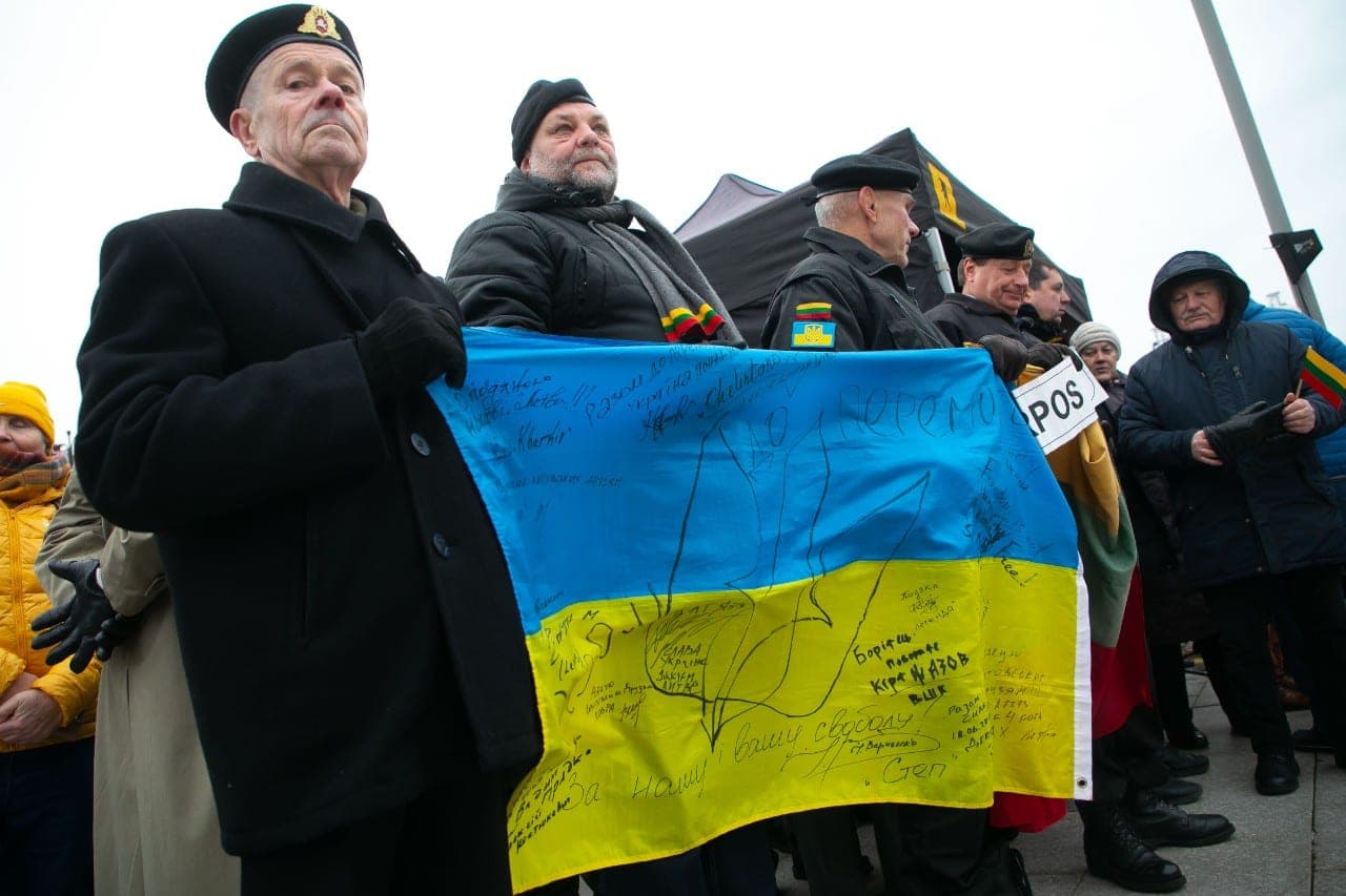 Ukrainos konfliktas nurimti nežada -bus ginklų, daugės karių