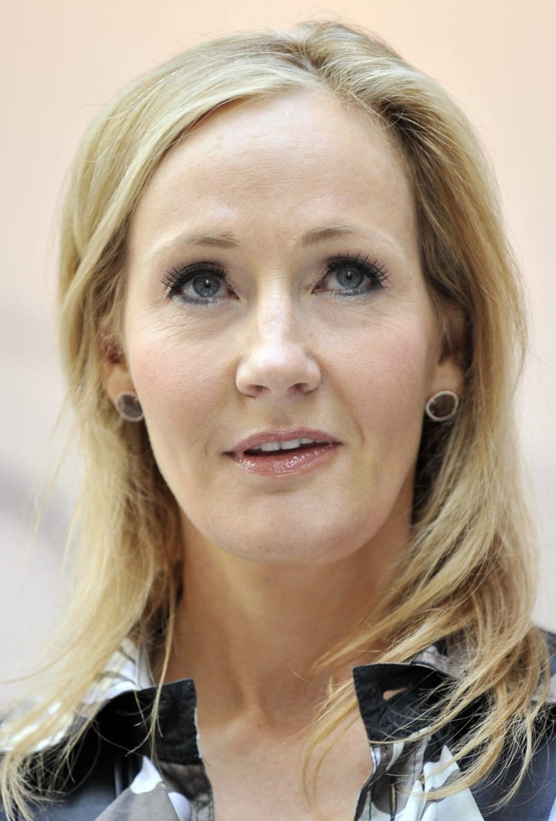 J. K. Rowling „Hario Poterio“ žvaigždėms už LGBT propogandą neatleis, net jeigu atsiprašys