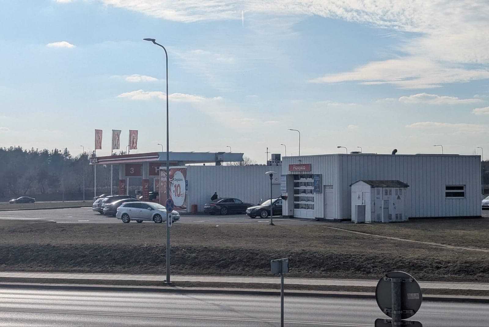 Degalų kainų šokas: ką siūlo Tarptautinė energetikos agentūra ir ką tai reiškia piniginei?
