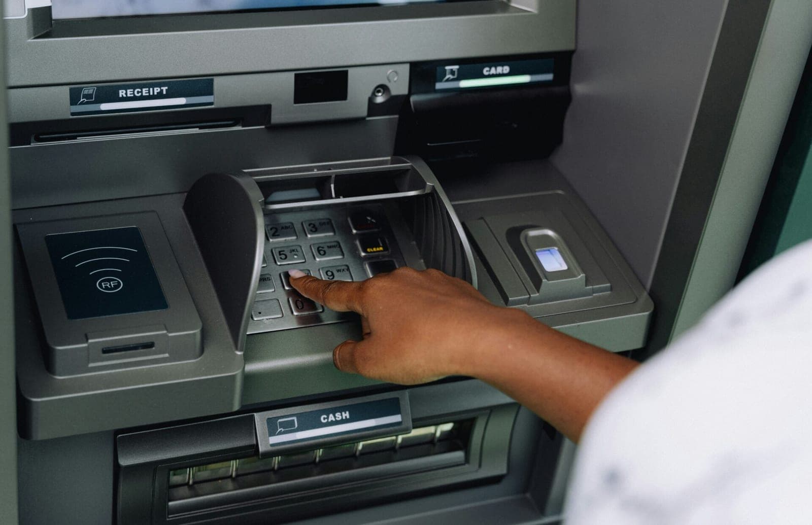 Bankomatas prarijo kortelę – susimokėkite