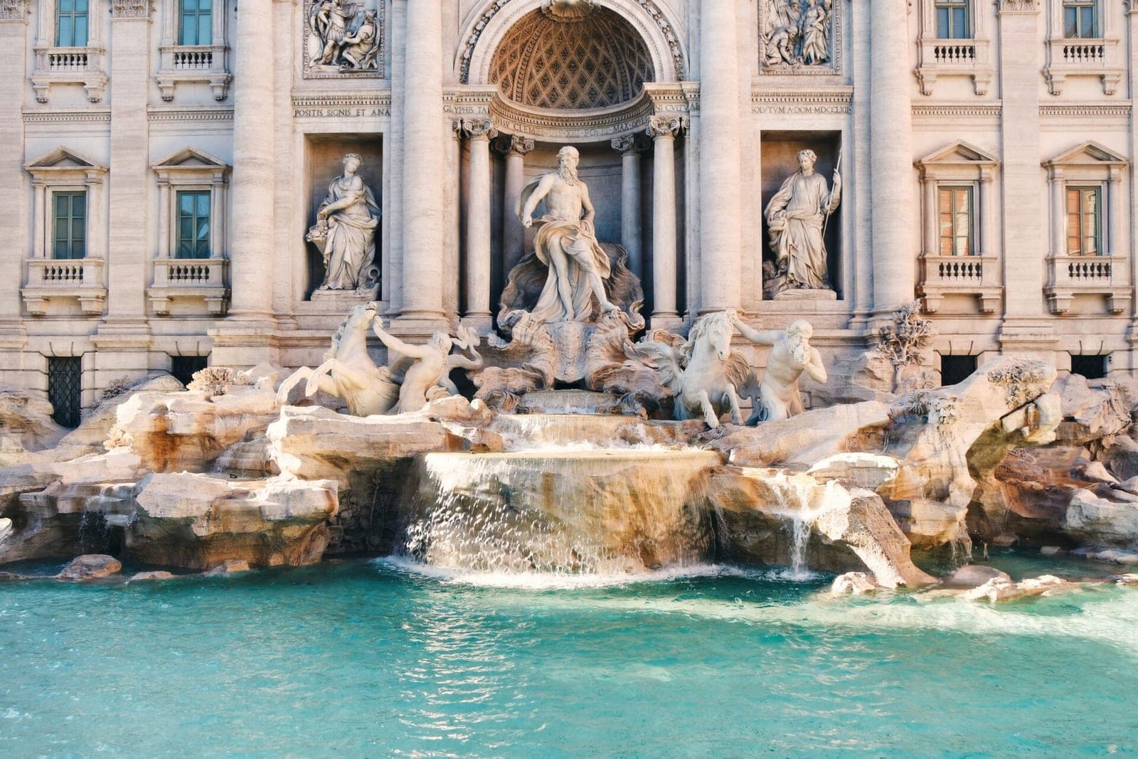 Roma apmokestina Trevi fontano lankymą – miestas keičia požiūrį į masinį turizmą