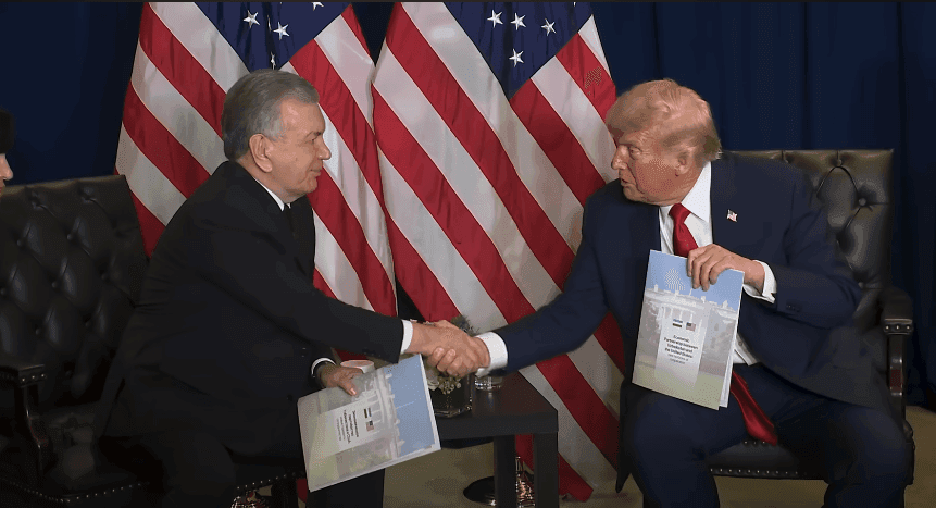 Milijardiniai D. Trumpo sandoriai: lokomotyvai Kazachstanui, „Boeingai“ Uzbekistanui