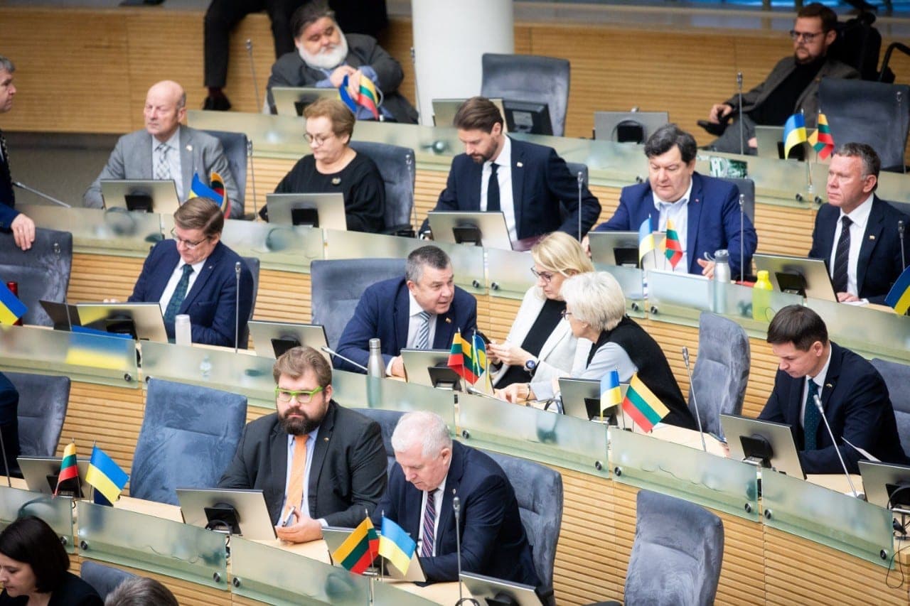 Ukraina ims milijonines paskolas, o Lietuva garantuos jų grąžinimą?