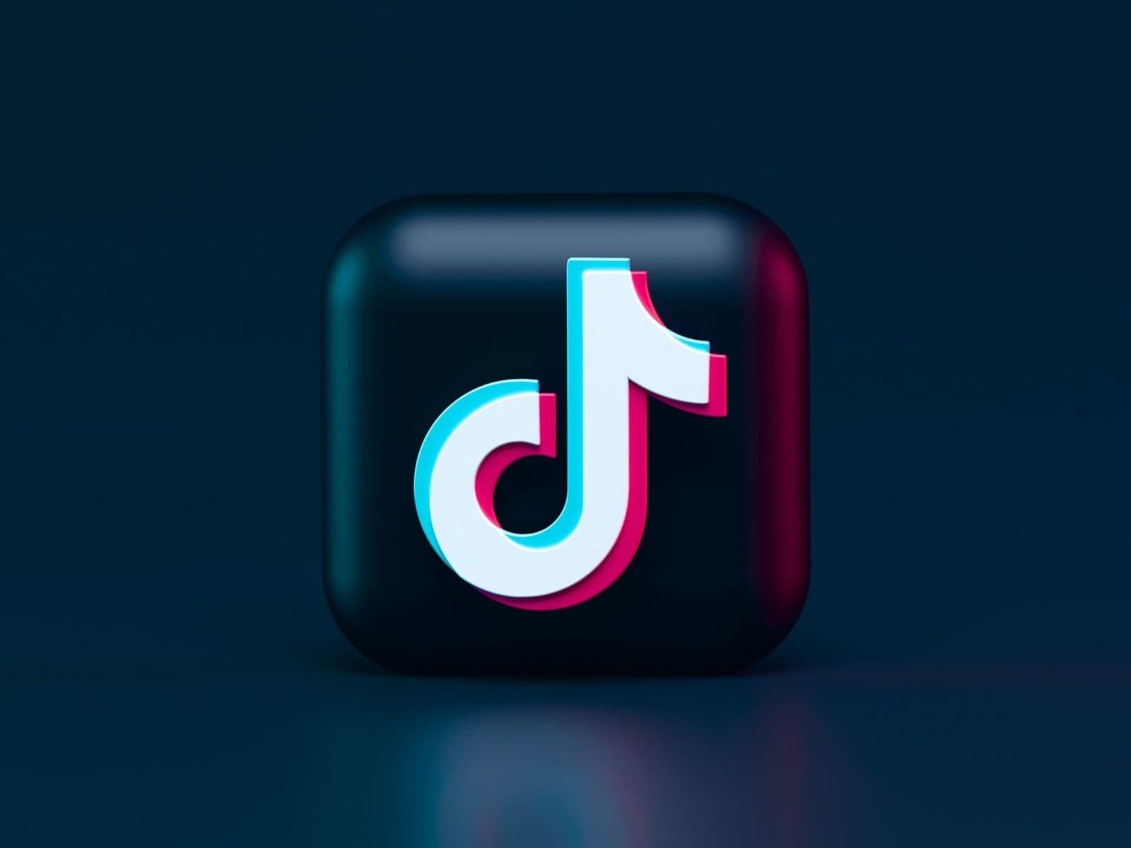 Ar „TikTok“ vėl bus uždrausta? Bendrovė turi skubiai rasti pirkėją