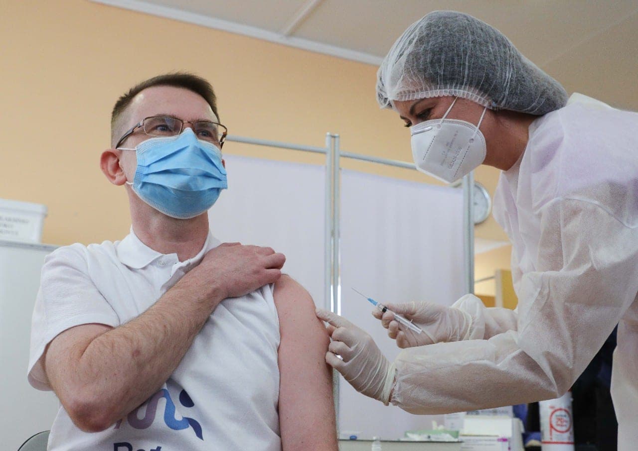 Visuomenė vėl gąsdinama COVID–19: ekspertai siūlo netikėti „netikrais baubais“