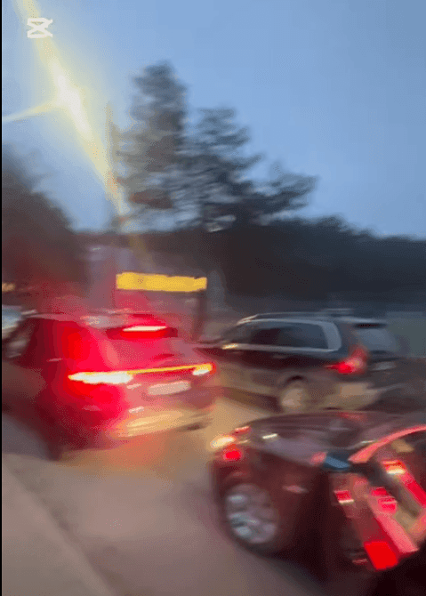 Sostinės gyventoja netveria pykčiu dėl chaoso prie mokyklos dėl „Porsche“ vairuotojo
