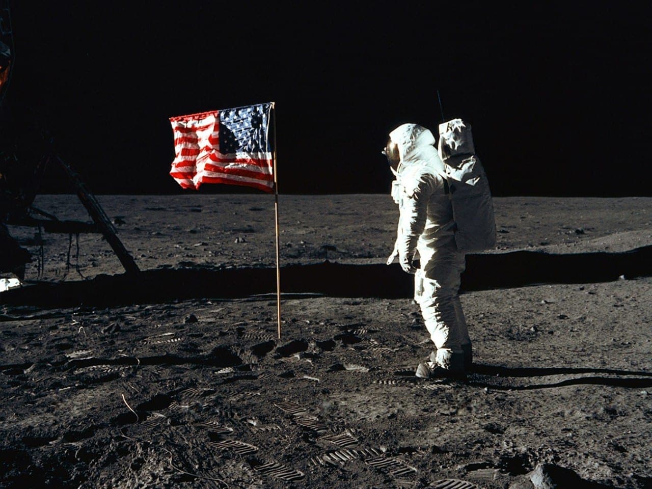 Prieš 55 metus amerikiečiai tiesiogiai transliavo iš Mėnulio, o TV3 net iš Paryžiaus stringa?