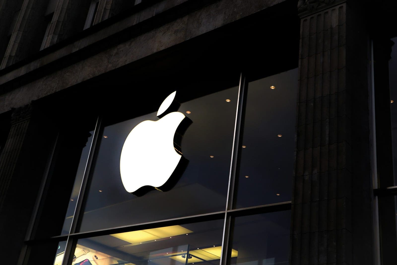 500 milijonų eurų bauda už nuorodą iš programėlės: „Apple“ nesutinka