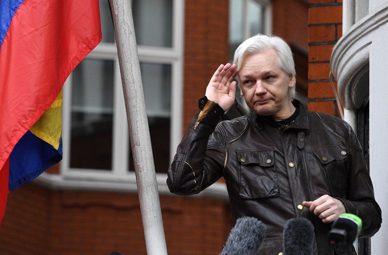 „WikiLeaks“ įkūrėjo J. Assange'o skrydį bitkoinais apmokėjo anonimas