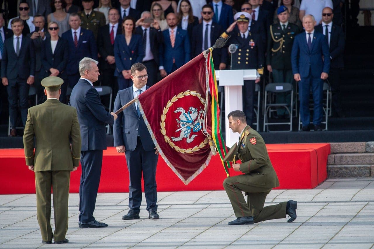 R. Vaikšnoras oficialiai tapo Lietuvos kariuomenės vadu