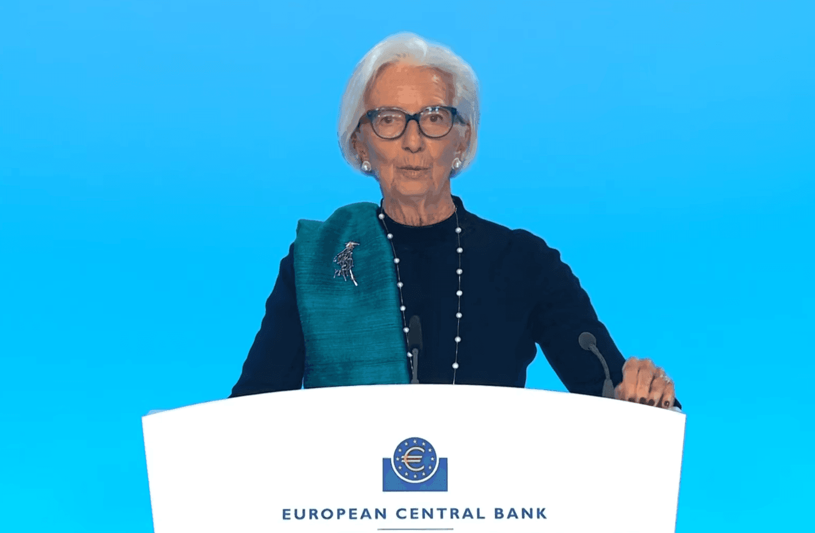 ECB vadovė gavo 140 tūkst. eurų iš BIS, o darbuotojams išoriniai mokėjimai draudžiami