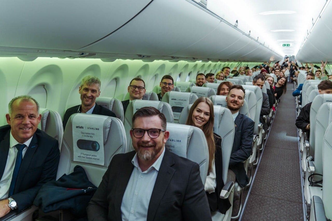 „airBaltic“ Pirmoji Europoje paleido „SpaceX“ „Starlink“ ryšį skrydžio metu