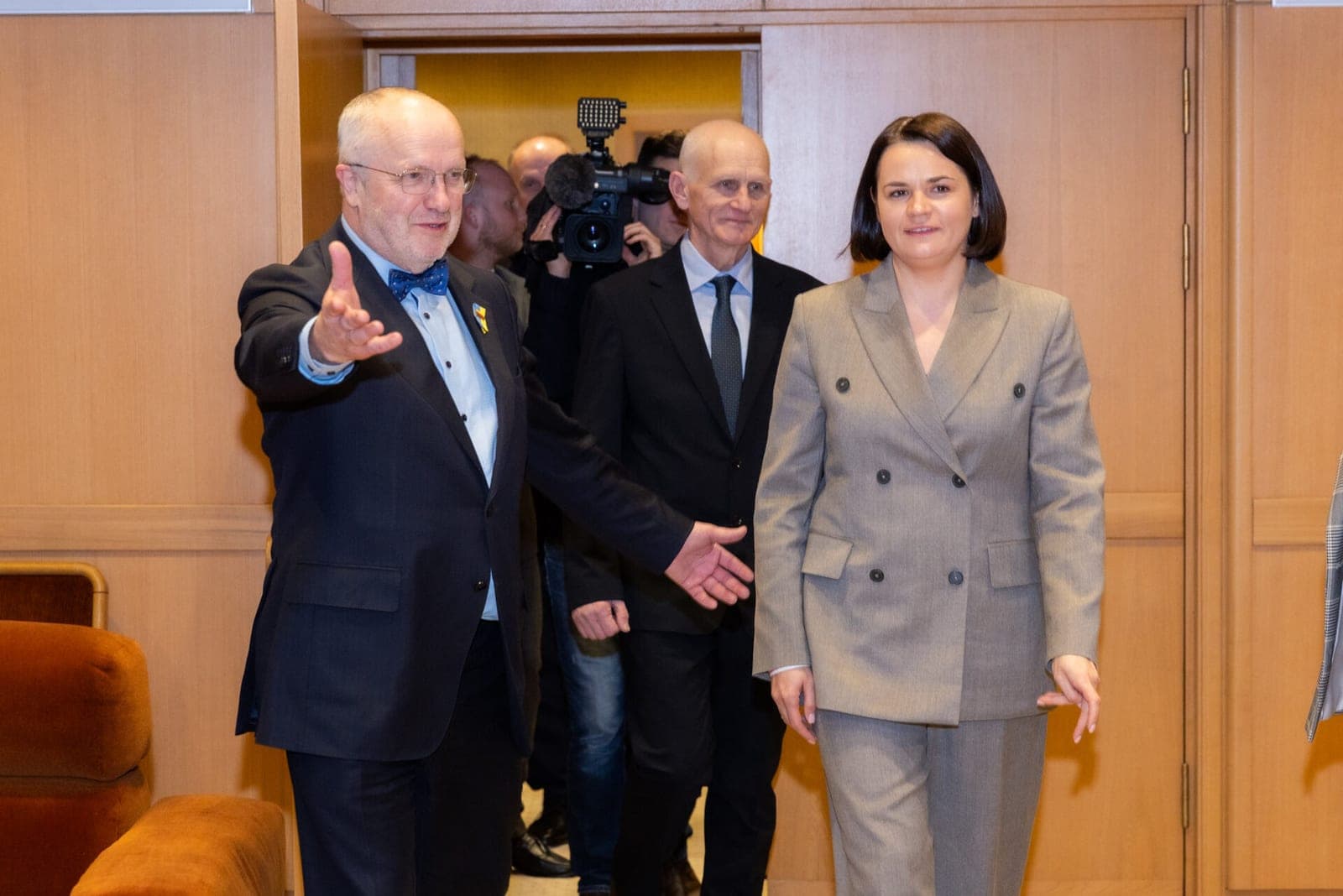 Cichanouskajos biuras sako sulaukiantis KGB spaudimo, bet lietuviai juokiasi