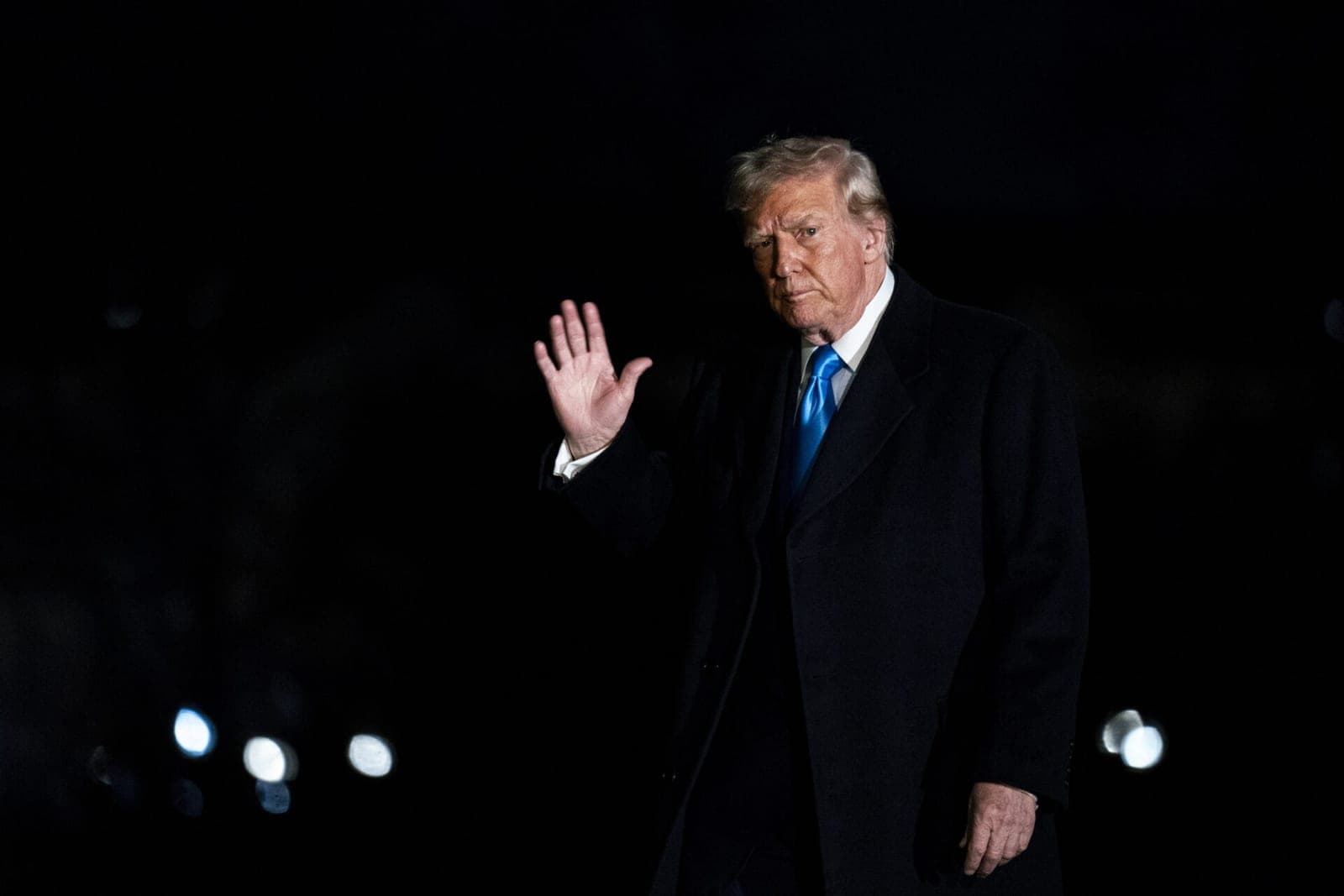 Teismai stabdo D. Trumpo planus: kova dėl valdžios įsakų tęsiasi