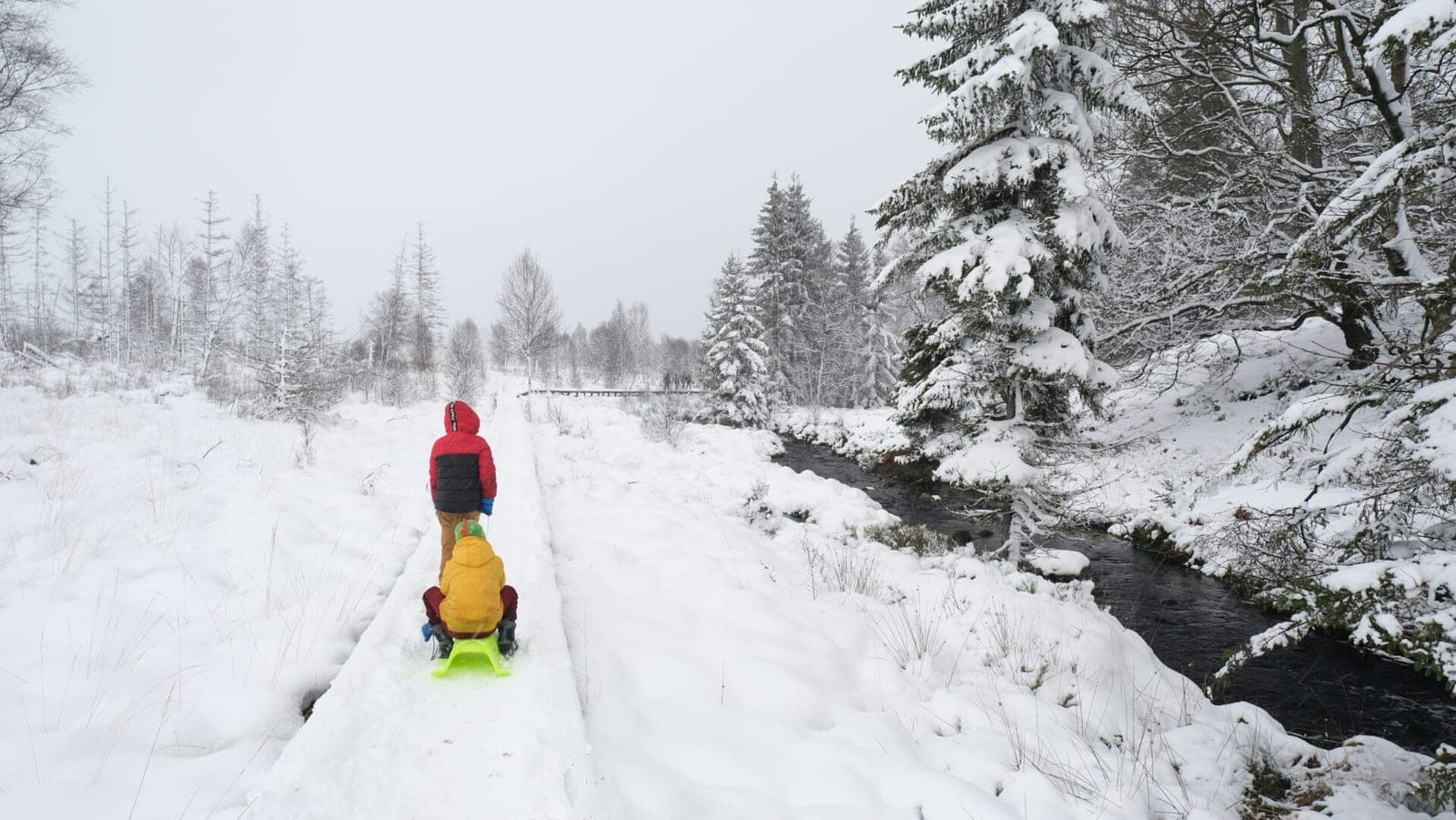 Sniegas kausto ir mokyklų darbą: dalis jų – neveiks
