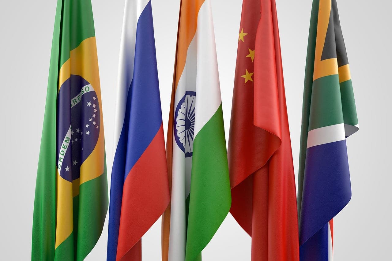 Trumpo ultimatumas BRICS palaikančioms šalims: 10 proc. muitai be išimčių