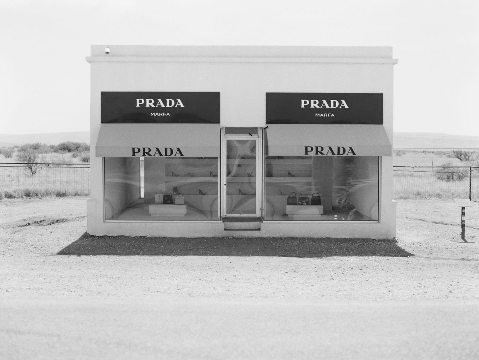 „Prada“ už 1,36 mlrd. dolerių perka “Versace“
