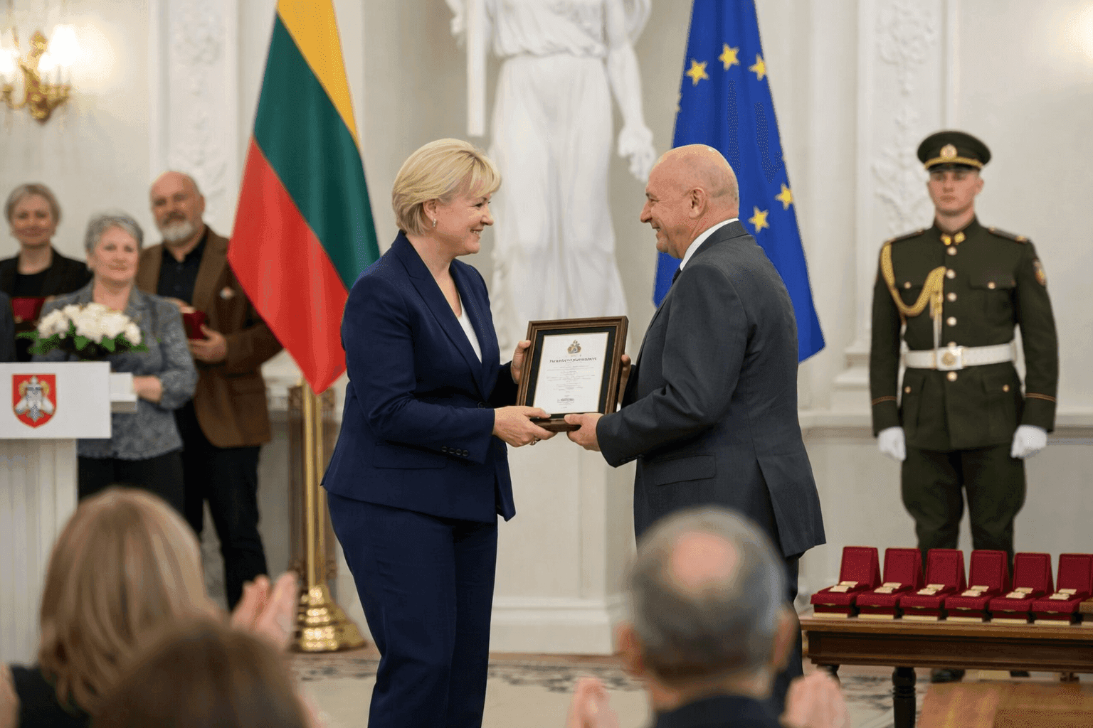 V. Aleknavičienė: jei atsisakote apdovanojimo, gal nereikia ir premijos?