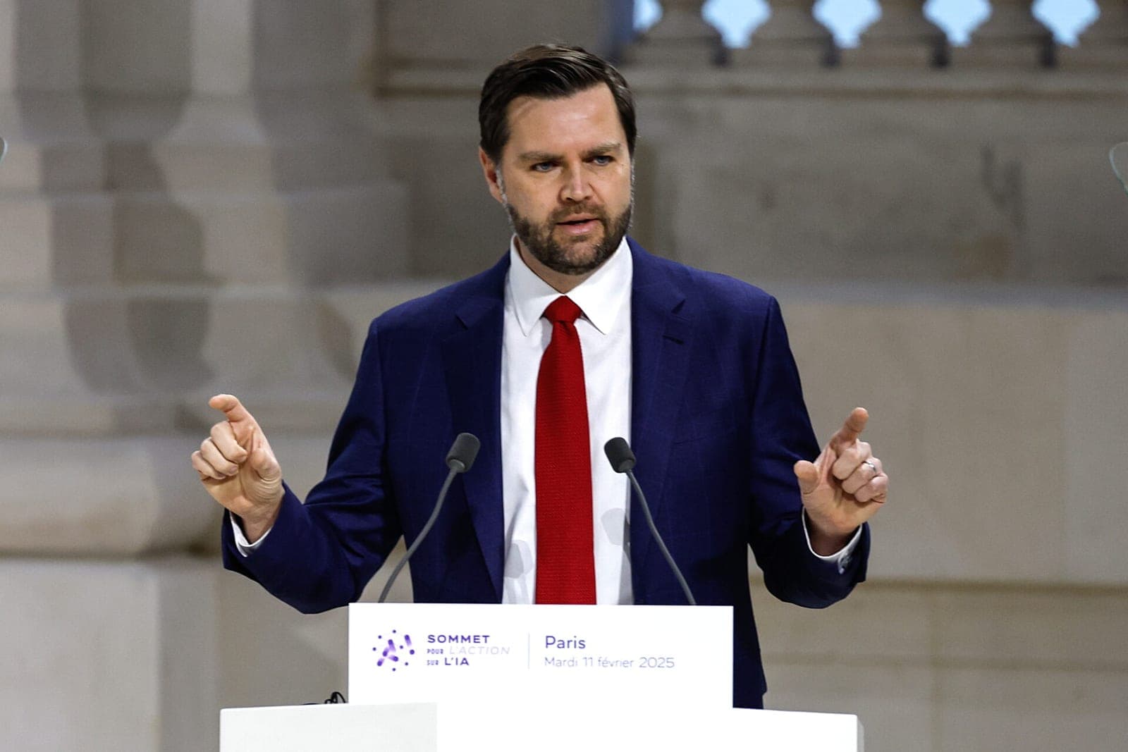 Paviešinti susirašinėjimai atskleidė tikruosius D. Trumpo administracijos jausmus Europai: disfunkcinė, apgailėtina ir mirštanti