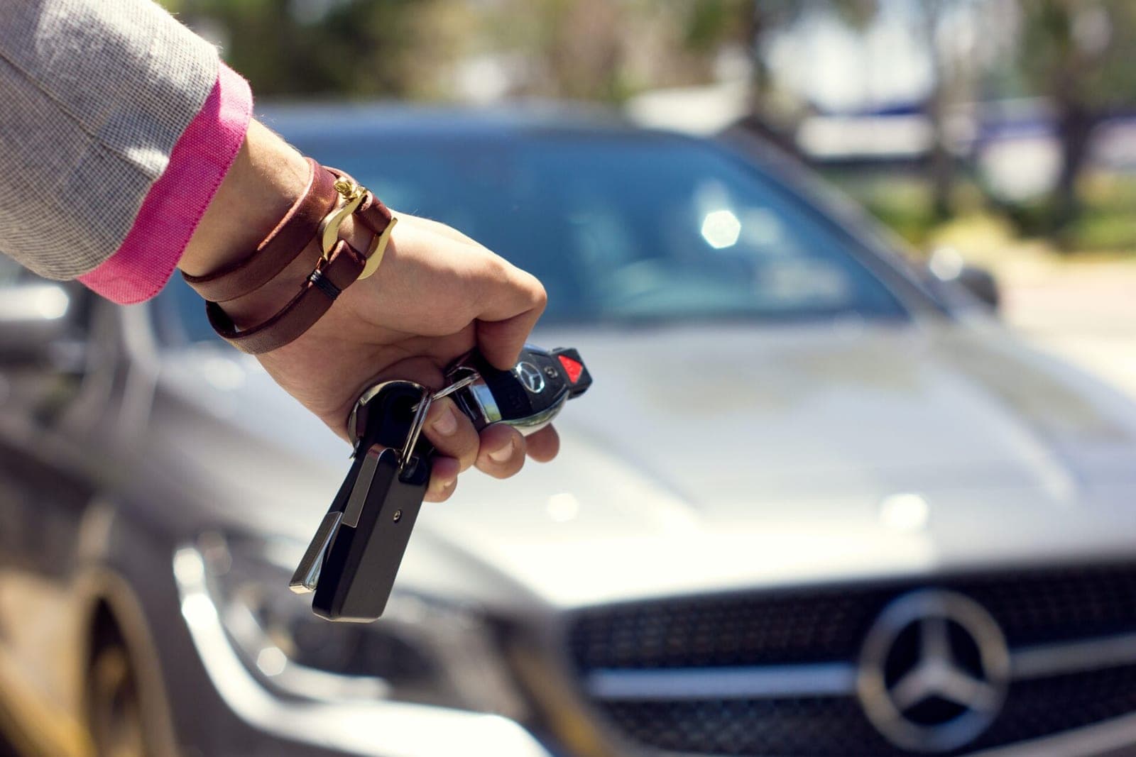 Malonus naujo automobilio kvapas gali sukelti vėžį dėl skleidžiamo formaldehido