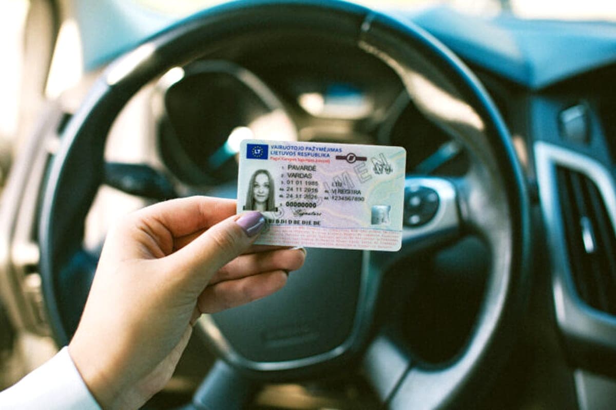 Pakeitėte pavardę? „Regitra“ primena, per kiek laiko reikia atsinaujinti vairuotojo pažymėjimą