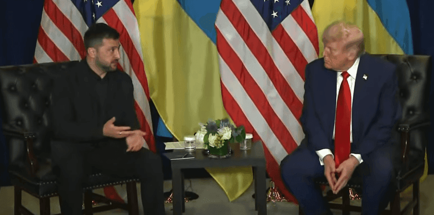 Po pokalbio su Zelenskiu Trumpas keičia nuomonę: Rusiją pavadino „popieriniu tigru“