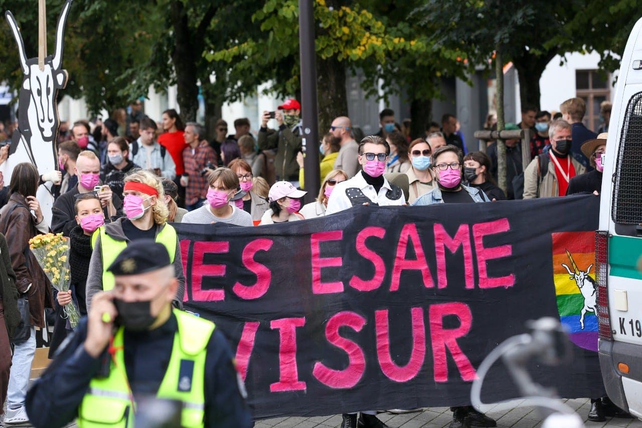 Spaudimas ES: siūloma pripažinti tos pačios lyties asmenų ir jų vaikų civilinį statusą