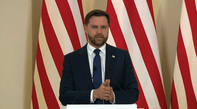 Belgijos portalas nubaustas už tai, kad paskelbė pilną J. D. Vance kalbą iš Miuncheno