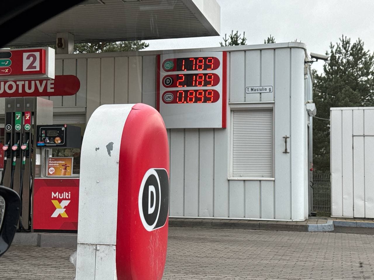 Lenkija įveda degalų kainų ribas: kiek nuo antradienio kainuos benzinas ir dyzelinas?